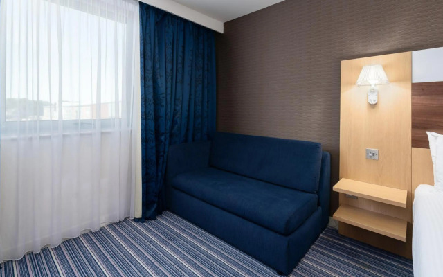 Holiday Inn Express Leigh - Sports Village by IHG
