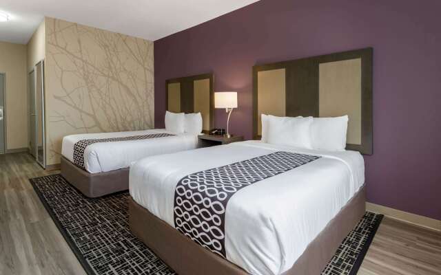 La Quinta Inn & Suites by Wyndham Wichita Airport