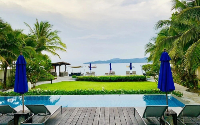 Beachfront Apartment - Walk in the Sand