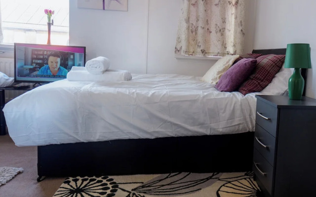 WoodHus Lodge  Cosy Large Family  Room 4