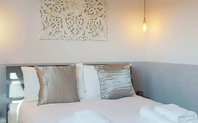Modern, Cosy Apartment On Vibrant Deptford High Street