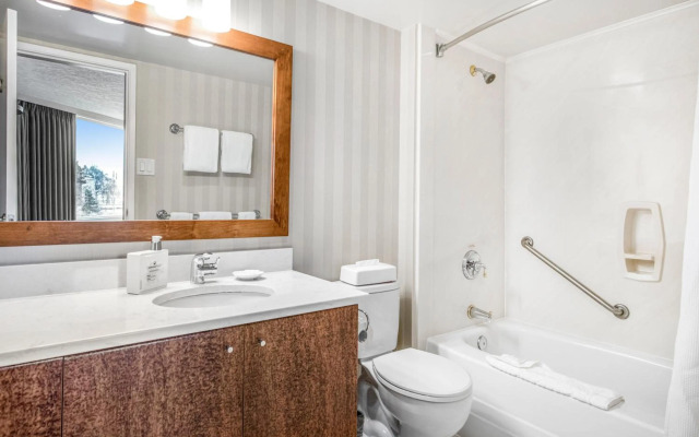 Victoria Regent Waterfront Hotel & Suites