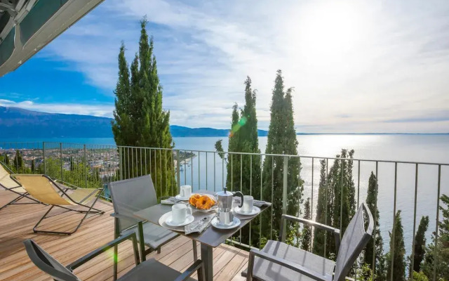 Rustichel Lake View in Toscolano Maderno