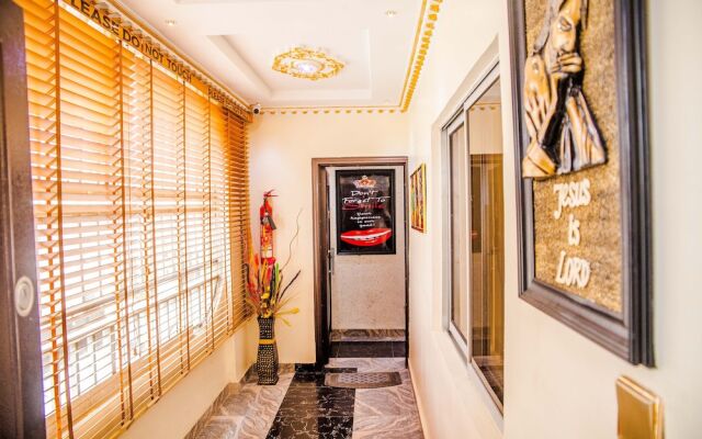 Tobby Royal Suites