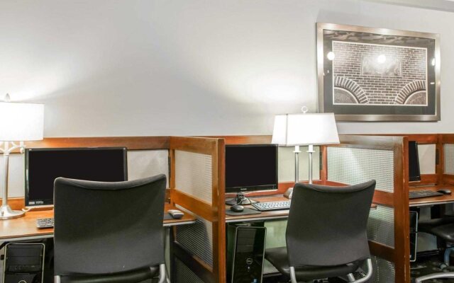 Clarion Hotel And Conference Center