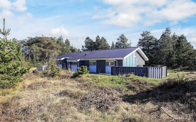 10 Person Holiday Home in Albaek