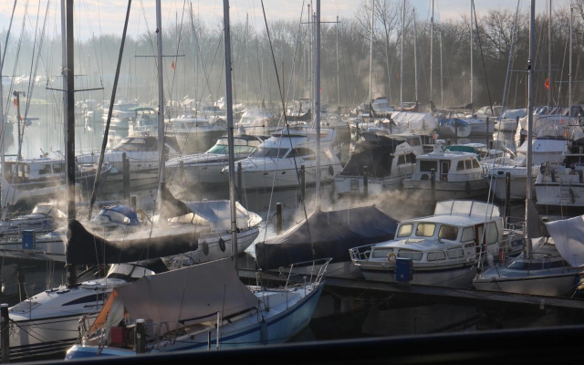 Näher am Wasser kann man nicht wohnen!