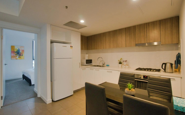 Luxury 2 Bedroom Apartment - Adelaide CBD