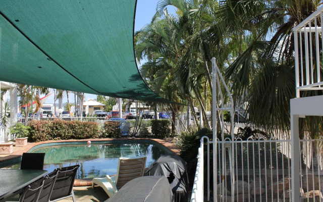 The Colonial Rose Motel