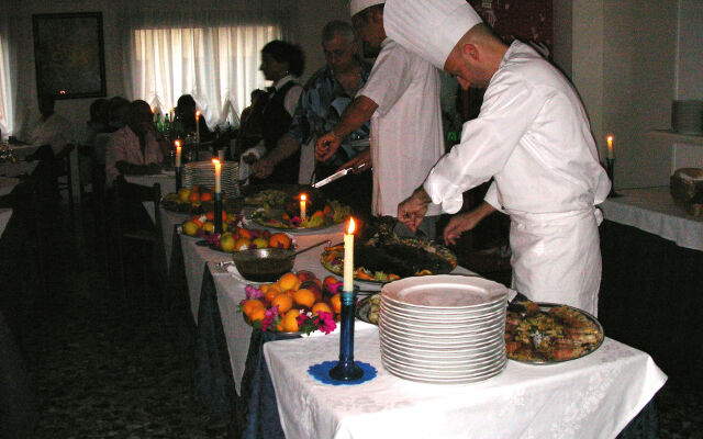 Hotel Trovatore