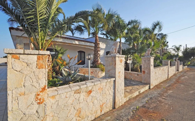 Villa Magnolia 1 Sleeps 8 Close to the sea