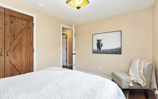 Hidden Valley Retreat Quiet Escape w/ Mtn Views!