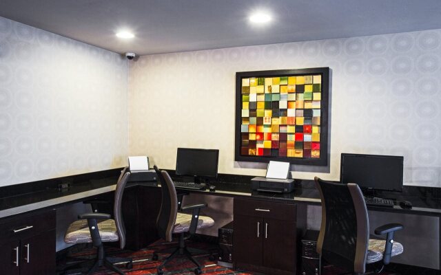 Holiday Inn Express Hotel Naples Downtown - 5th Avenue