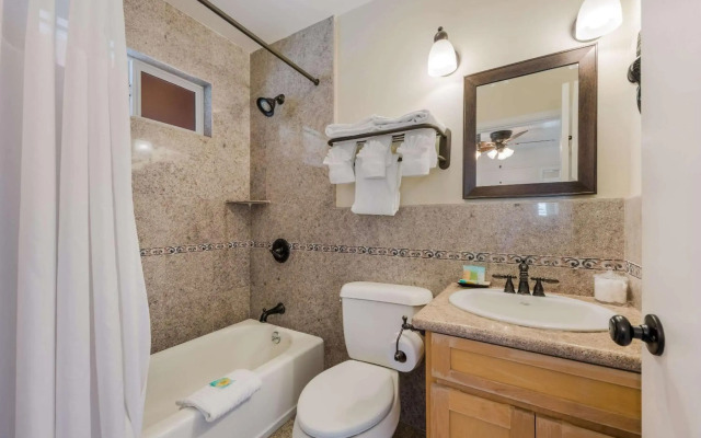 Clarion Collection Carmel Oaks Inn