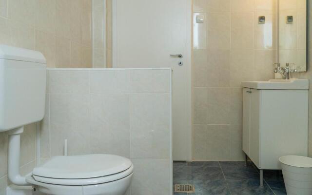 Spacious and Quiet - City Center Apartment