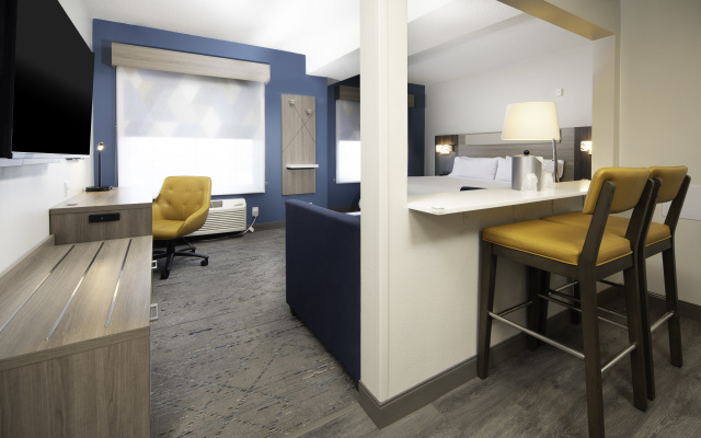 HOLIDAY INN EXPRESS & SUITES INDIANAPOLIS - EAST by IHG