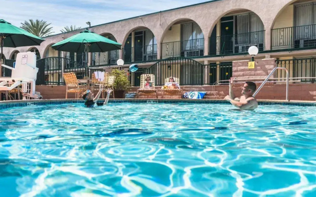 Kings Inn Anaheim at the Park & Convention Center