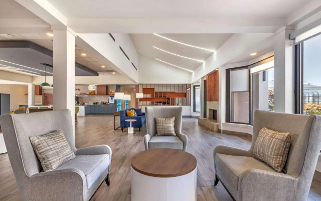 Comfort Inn & Suites Arlington Heights - Buffalo Grove
