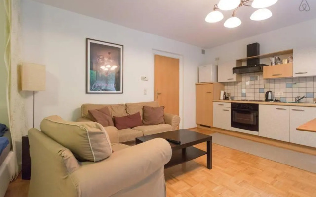 Relaxing Terrace Apartment in Lively Area