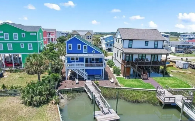 Heaven's Anchor 3 Bedroom Home by RedAwning