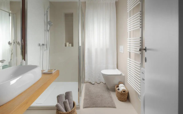 elegant, cosy and quiet, just 1 min to amphiteatre