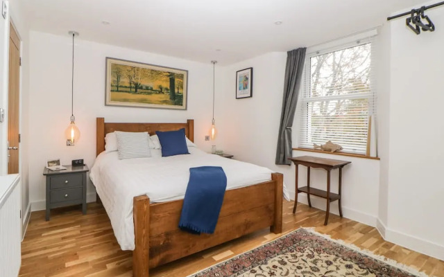 Apartment 4 10 Somers Court