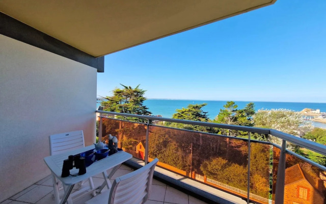 Apartment With sea View Near Beach