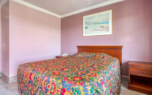 Passport Inn & Suites Corona Hotel