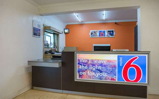 Motel 6 Brinkley, AR