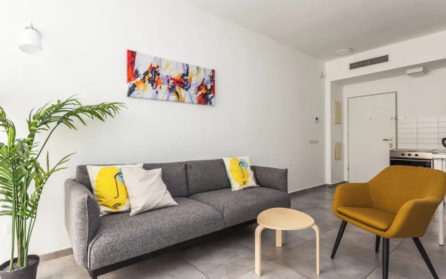 Modern Apartment Walking from the beach