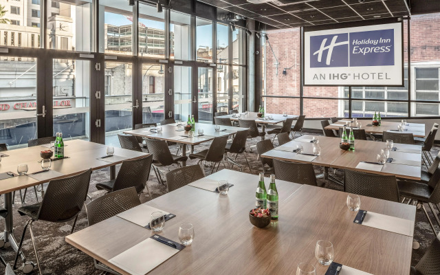Holiday Inn Express Adelaide City Centre by IHG