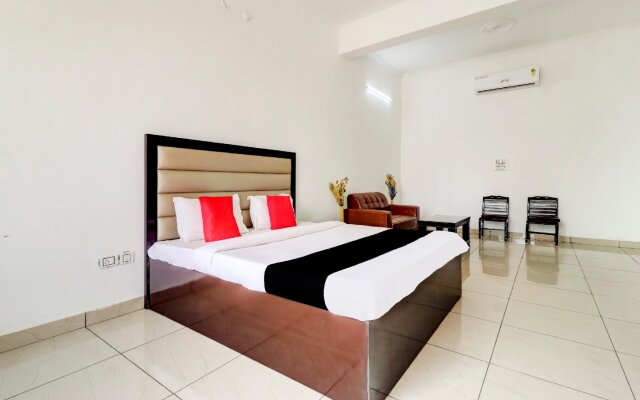The Grand Plaza Hotel by OYO Rooms