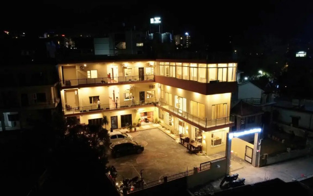 Tapovan New Residency (5 minutes walk to Laxman jhula)