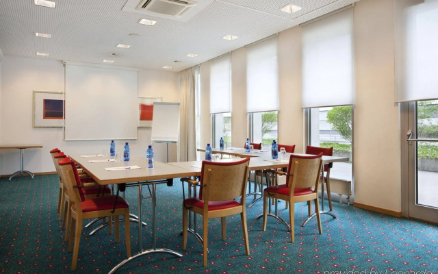 Holiday Inn Express Geneva Airport by IHG