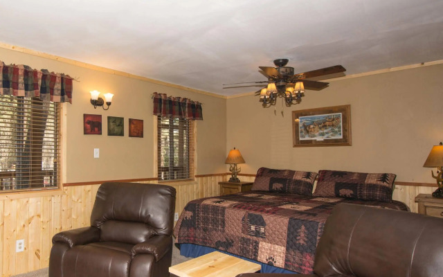 Upper Canyon Inn & Cabins