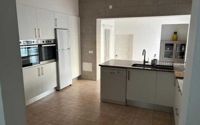 Inviting 4-bed Villa in Guia