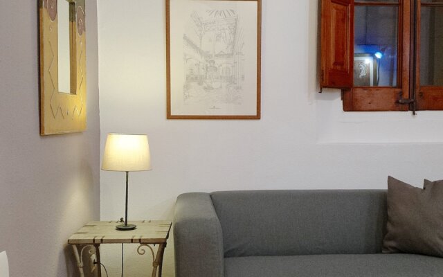 Smart 3BR balconies in historical Gothic - MACCA