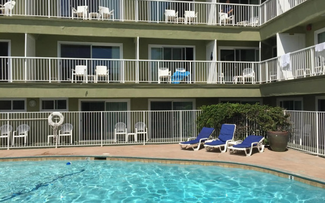 Surfer Beach Hotel