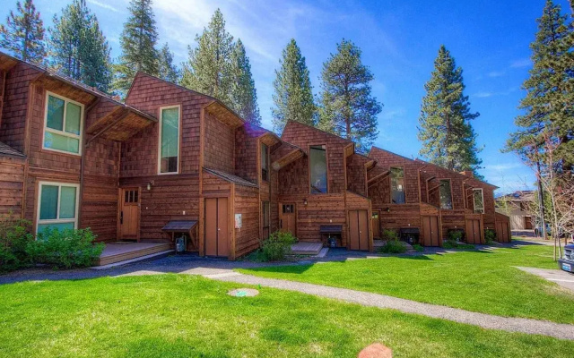 Brockway Beachside Bungalo by Lake Tahoe Accommodations