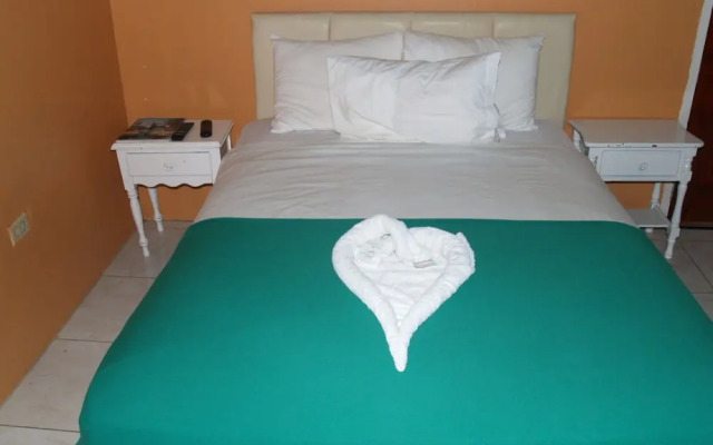 9 bed Villa Montego 10 Minute Walk to the Beach