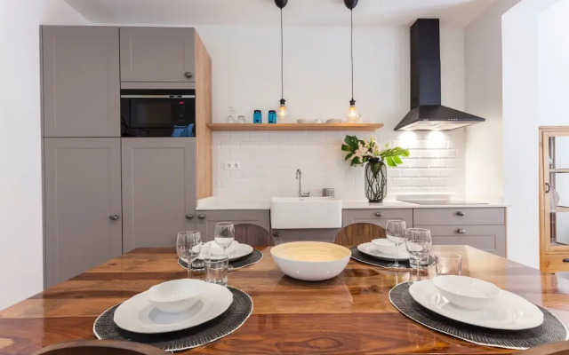 MIT House The Barn69