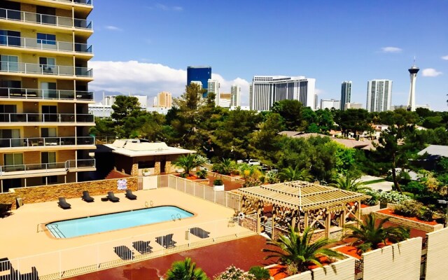 888 Convention Center 3 BEDROOM 2 BATH Condos