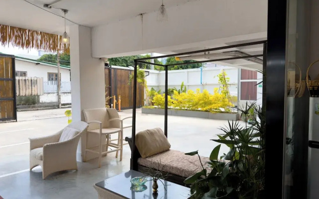 Breezewood Bangkok Hotel