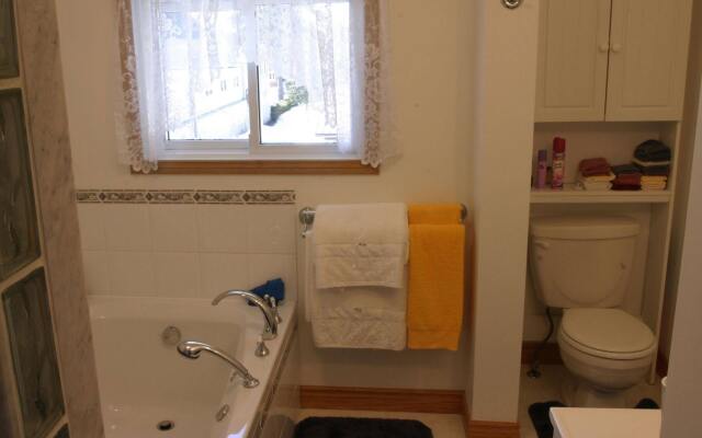 10th Avenue Guest House & Suites