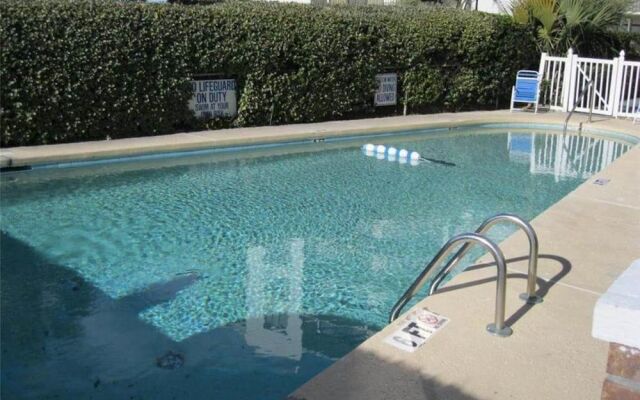 Drayton 402 - 3 Br Condo