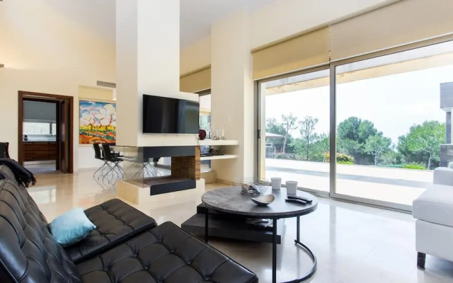 Villa Prestigia With Private Pool And Sea View