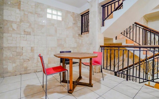 OYO Life 90035 Merci Club