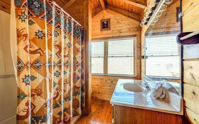 Mountaintop Lodge - Eight Bedroom Cabin