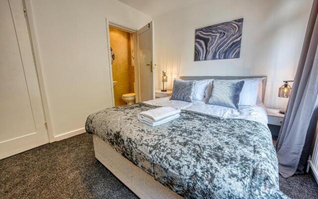 Elegant 5 Bedroom House in Nottingham