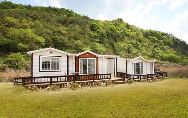 Yeongwol Hanbando River Pension